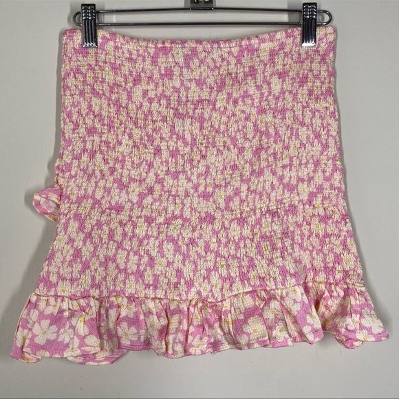 {Zara} Floral Print Smocked Mini Skirt • XS - Picture 3 of 8
